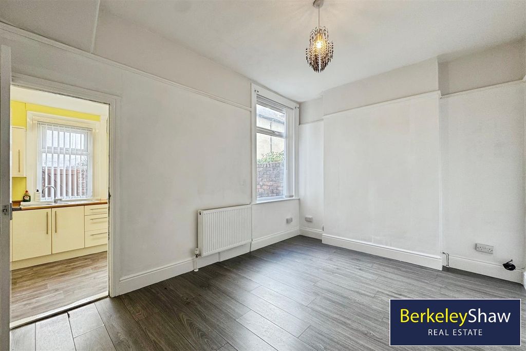 Property photo 3 of 17 Dining Room