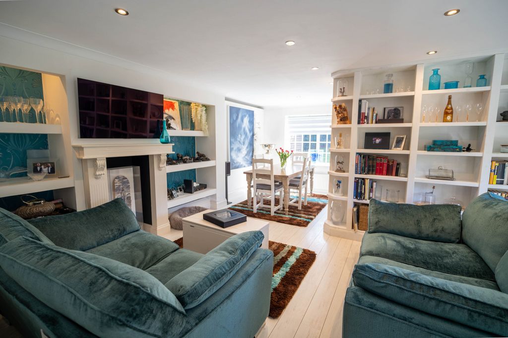 Property photo 2 of 21