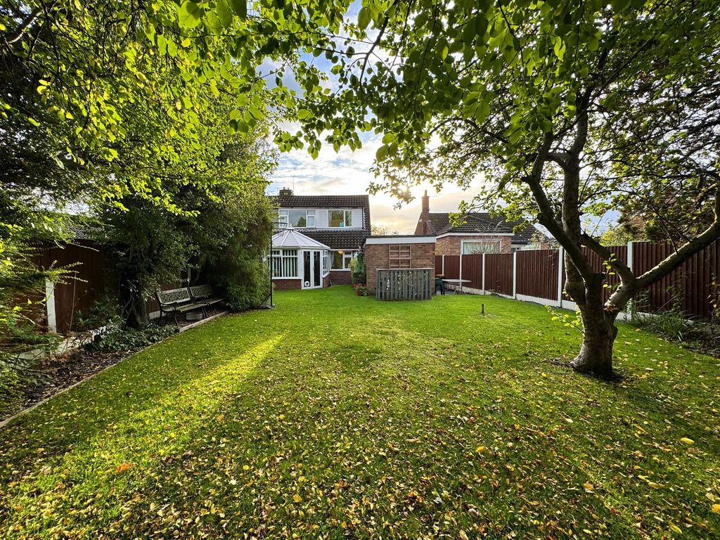 Property photo 2 of 39