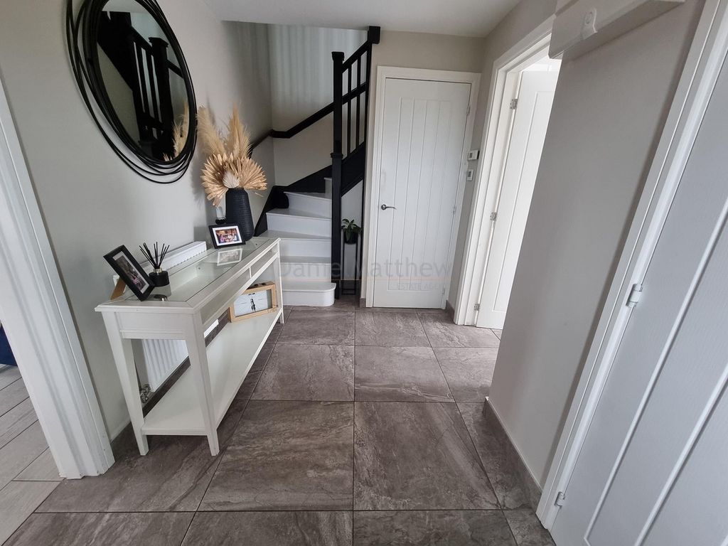 Property photo 2 of 18 Entrance Hallway