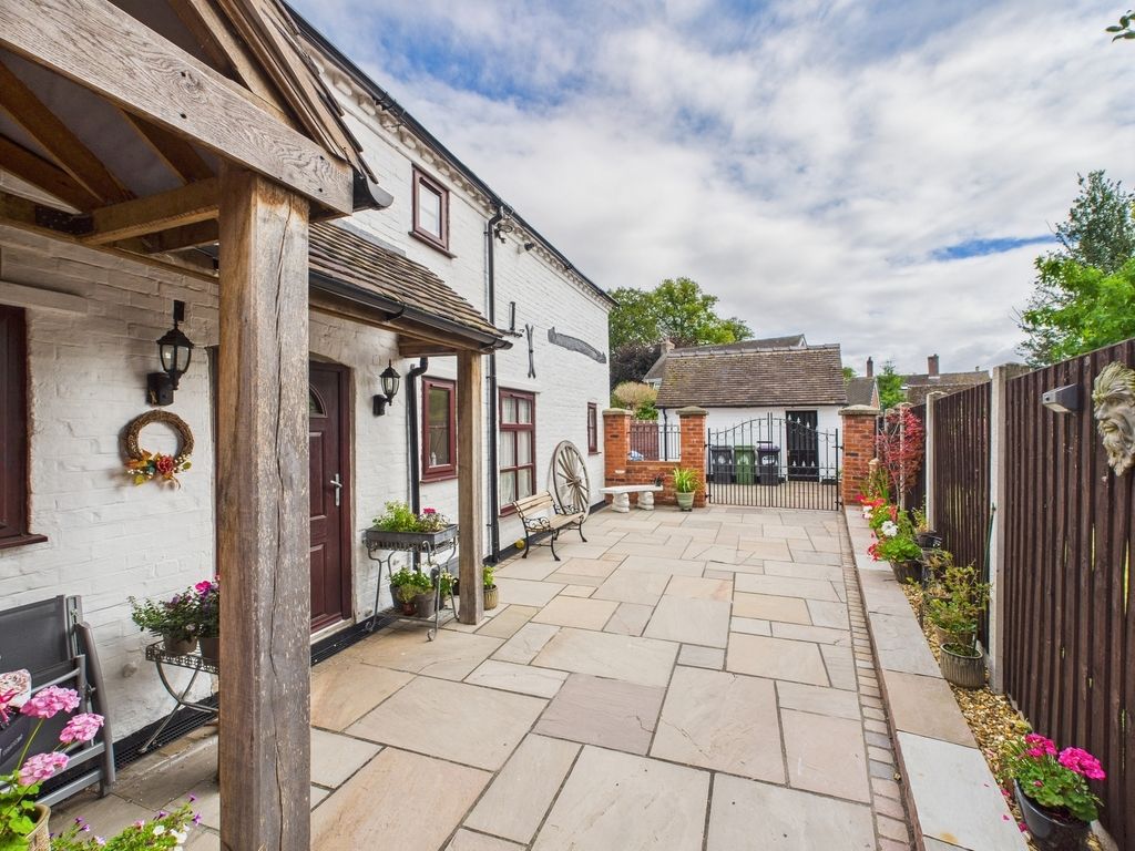 Property photo 2 of 41 Courtyard