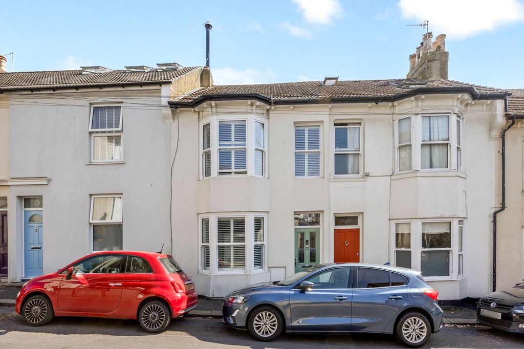 Property photo 1 of 18