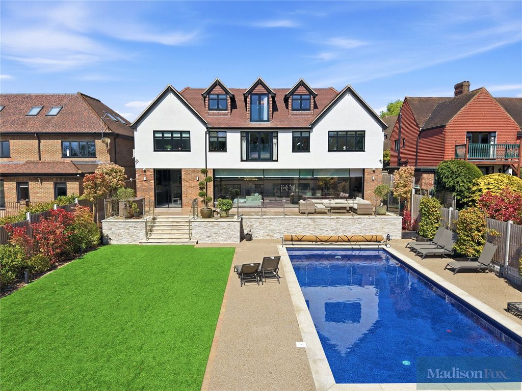 Property photo 1 of 59 Picture No. 05