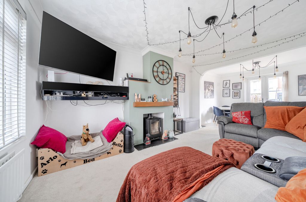 Property photo 2 of 12 1454610-13-6A01Ec...