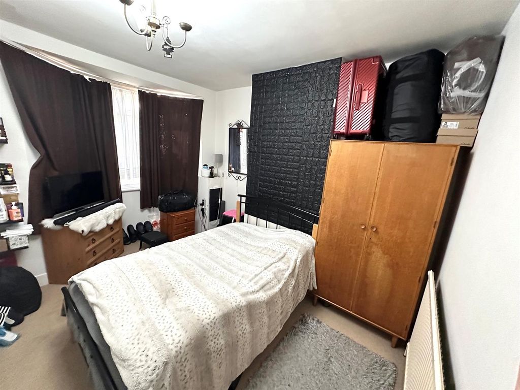 Property photo 3 of 10 Bedroom 1/ Reception Room