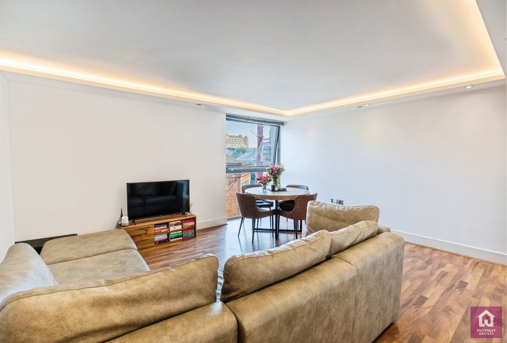 Property photo 3 of 19 Pbox-Img.Jpg