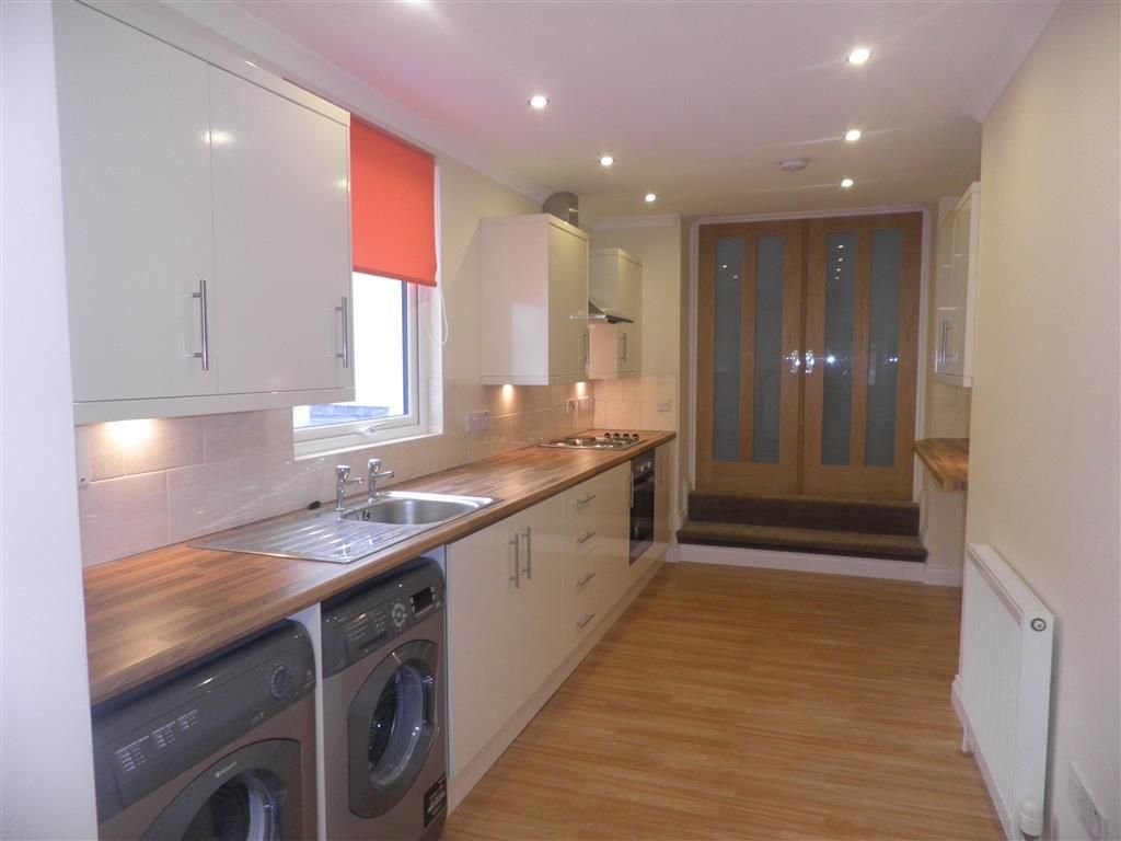 Property photo 2 of 7 Kitchen