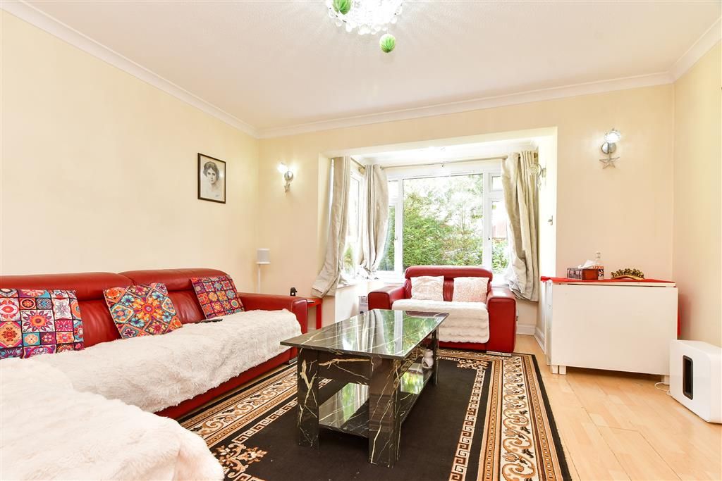 Property photo 3 of 9 Lounge