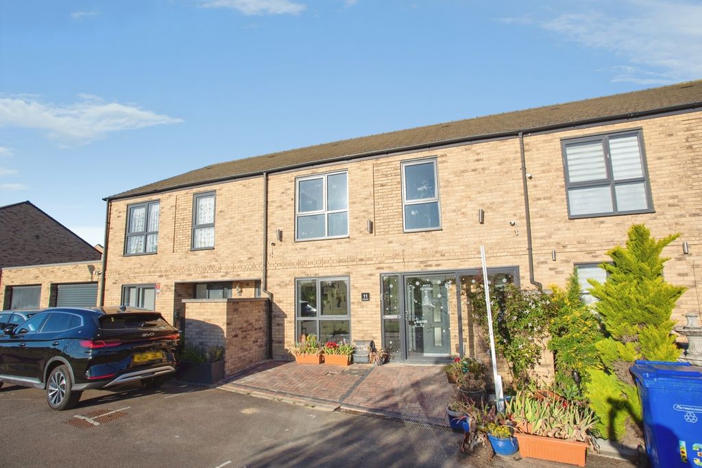 Property photo 1 of 16 Exterior