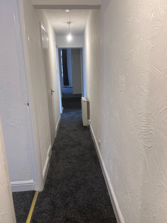 Property photo 3 of 14 Entrance Hall