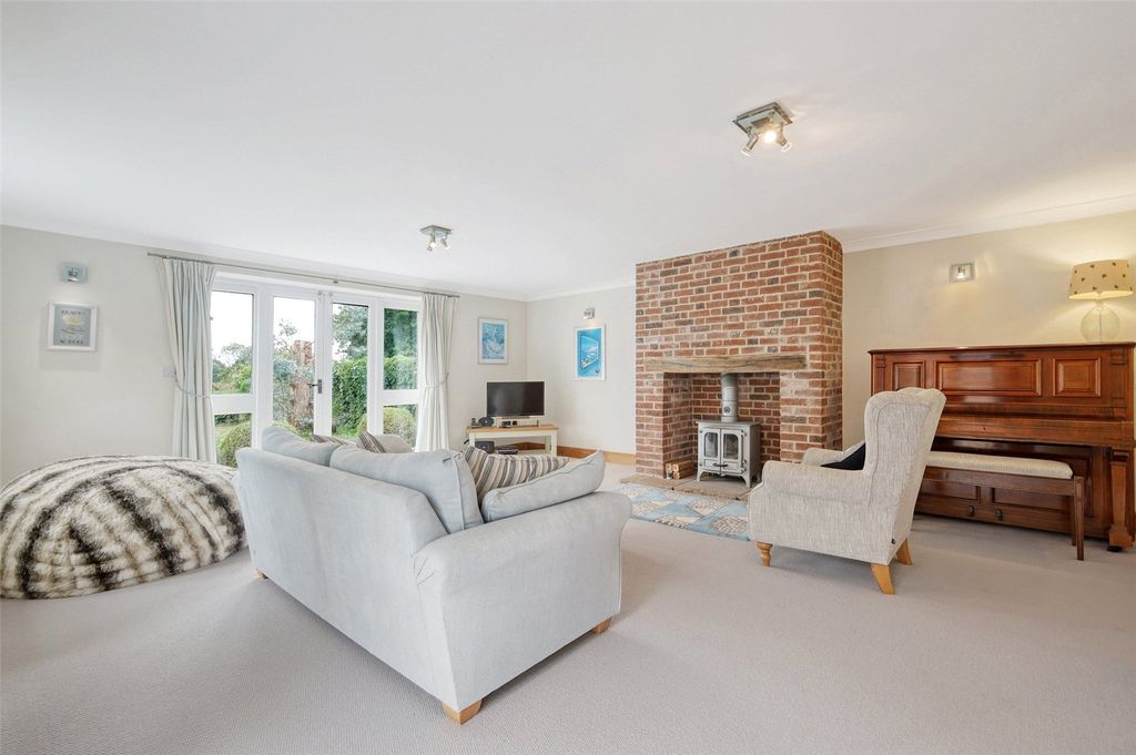 Property photo 2 of 22 Sitting Room