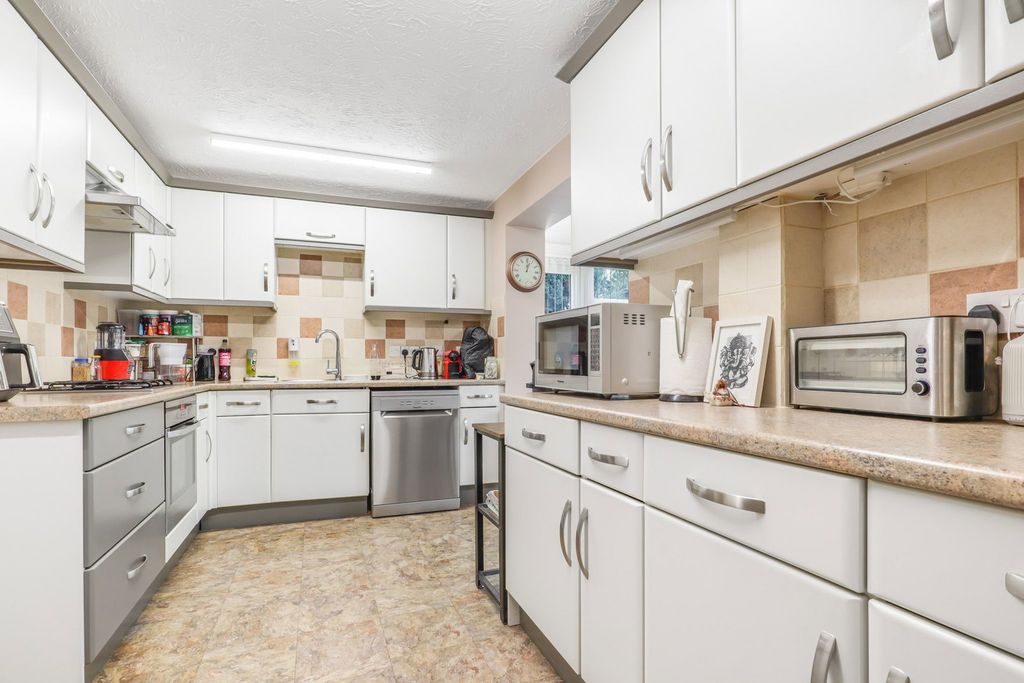 Property photo 3 of 20
