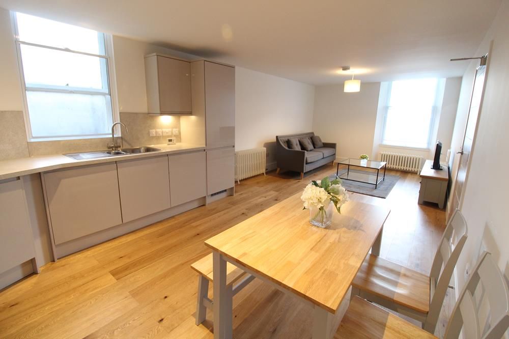 Property photo 3 of 12 Kitchen − Use 2