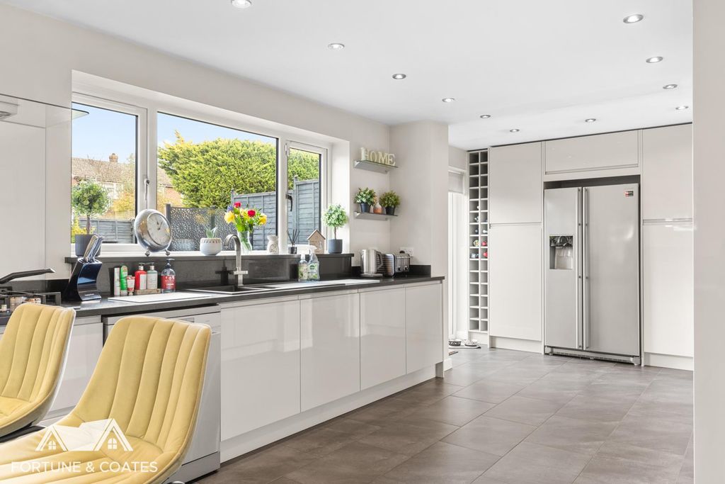 Property photo 3 of 27 Hawthorns_20.Jpg