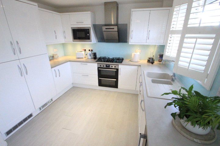 Property photo 3 of 26 Kitchen