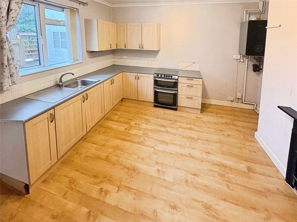 Property photo 3 of 7 Kitchen/Dining Room