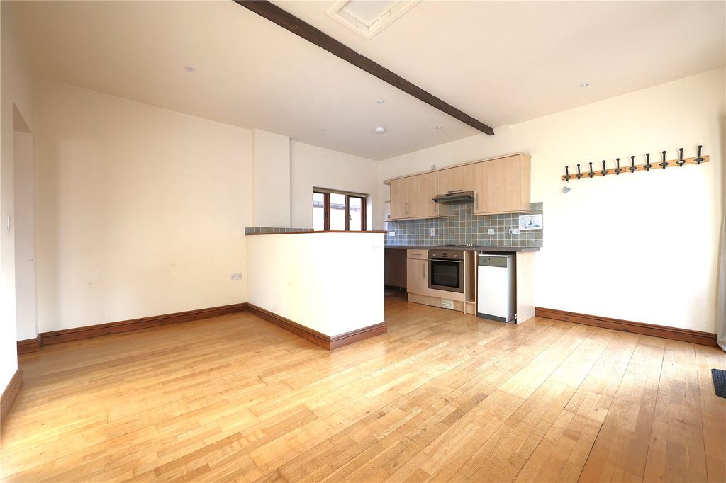 Property photo 2 of 18 Picture No. 15