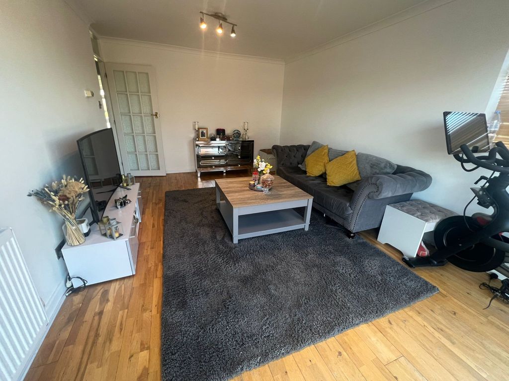 Property photo 2 of 8