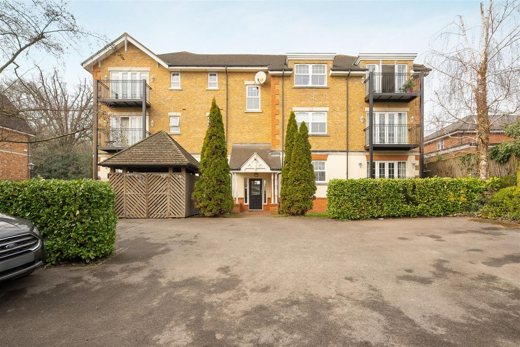 Property photo 1 of 8
