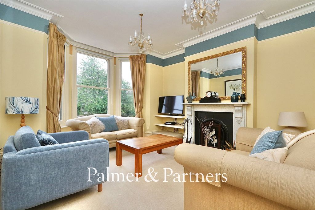 Property photo 2 of 49 Picture No. 30