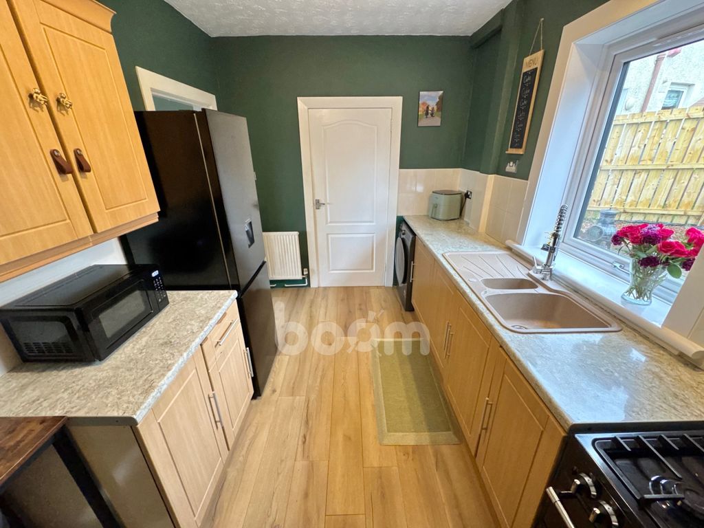Property photo 3 of 21 School Road, Paisley Kitchen