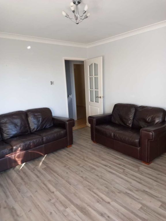 Property photo 2 of 8 Lounge