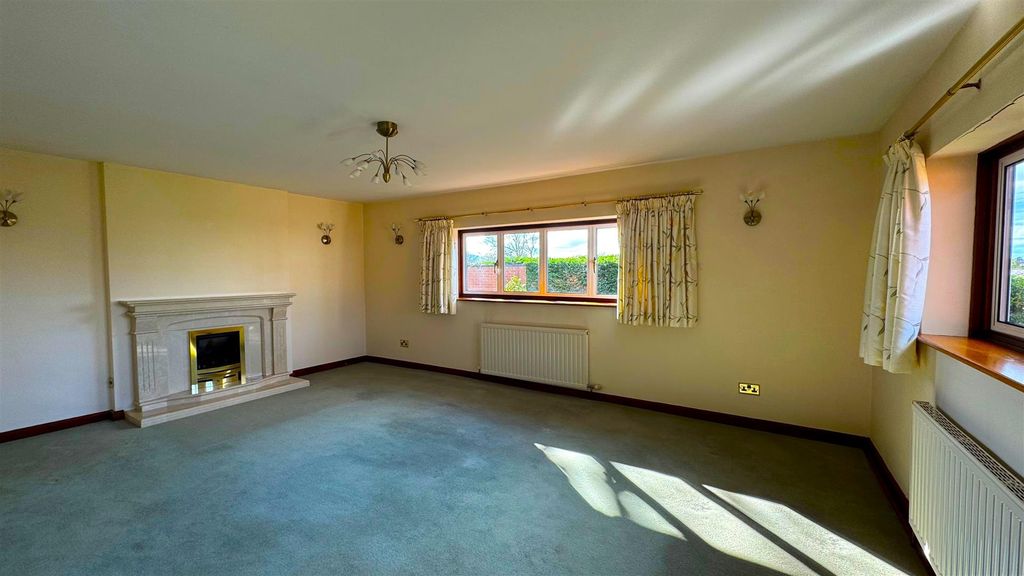 Property photo 2 of 36 Lounge.Jpg