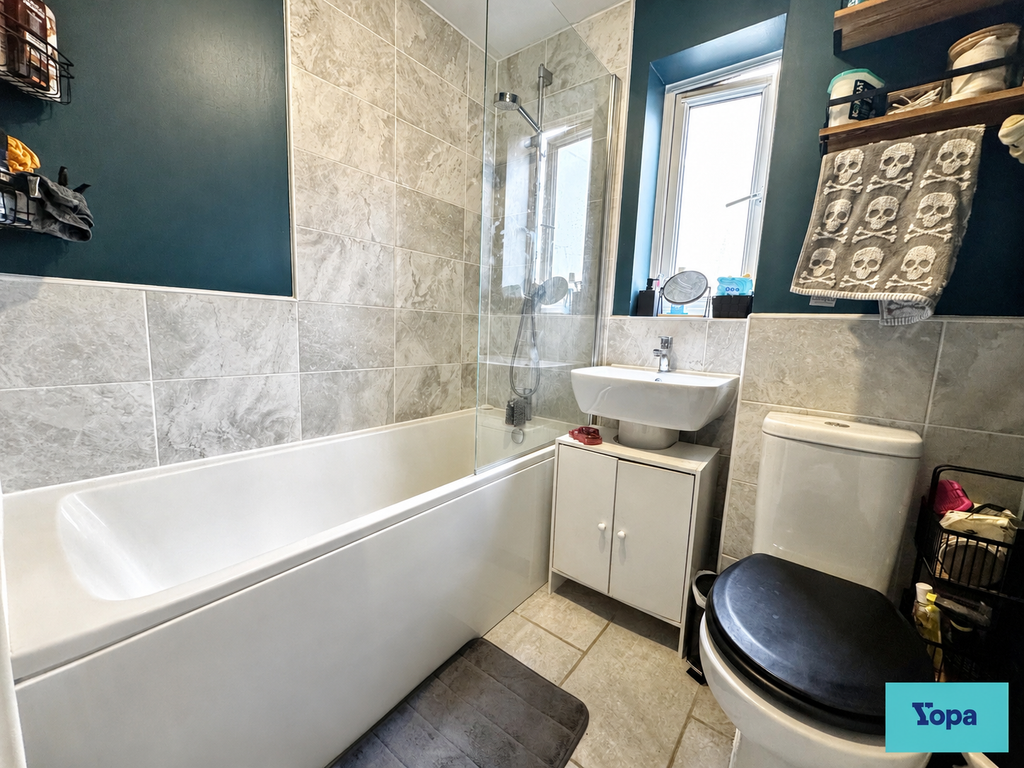 Property photo 3 of 16 Bathroom