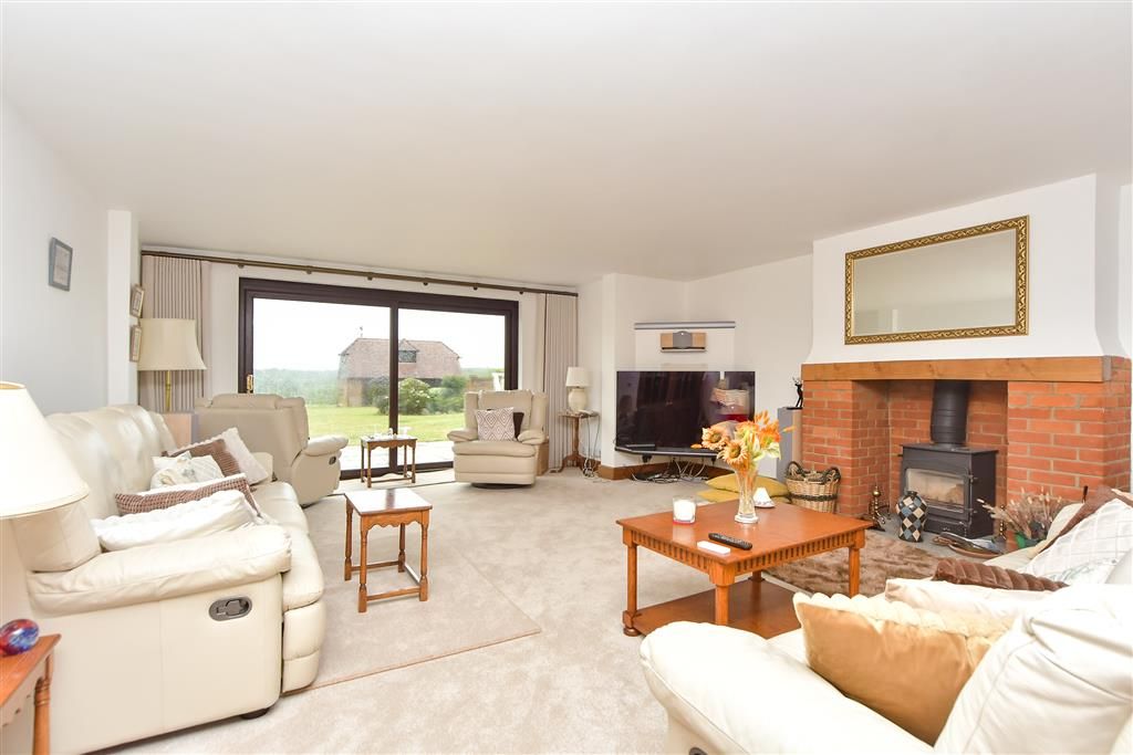 Property photo 1 of 16 Lounge