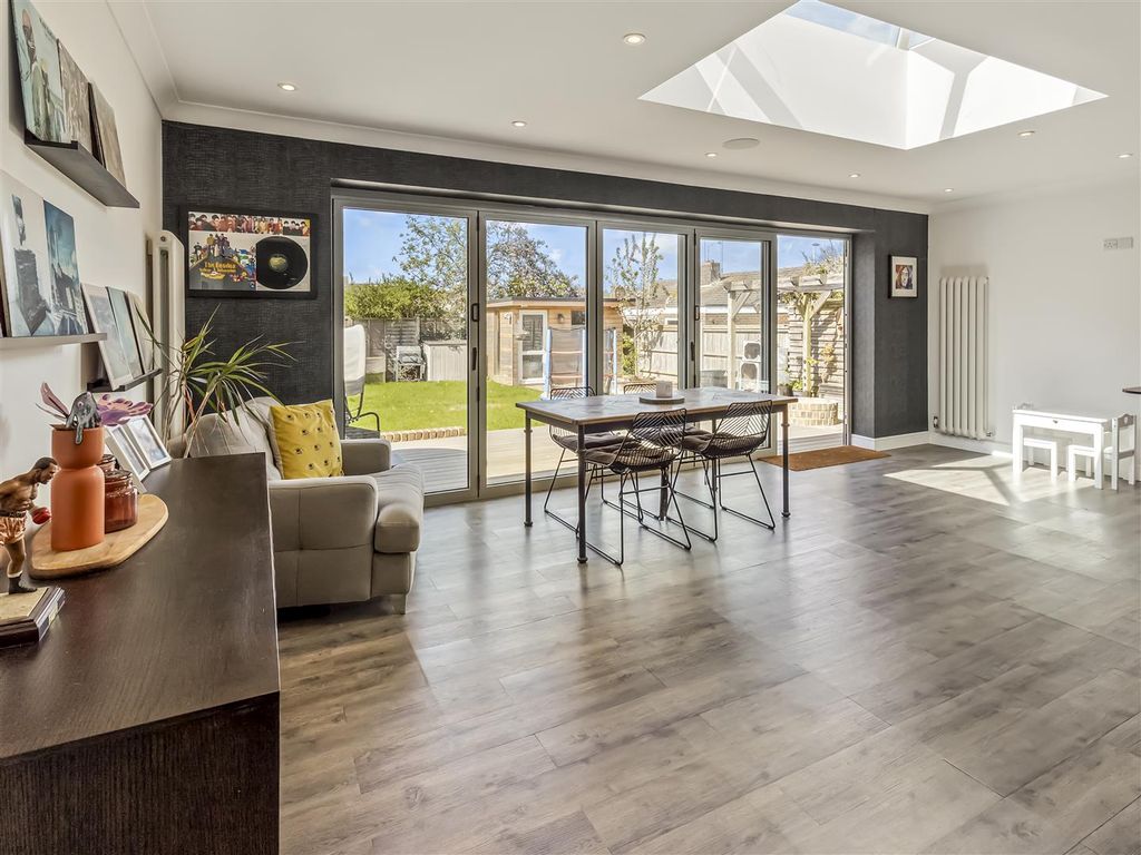 Property photo 2 of 14 12 Poling Close-006.Jpg