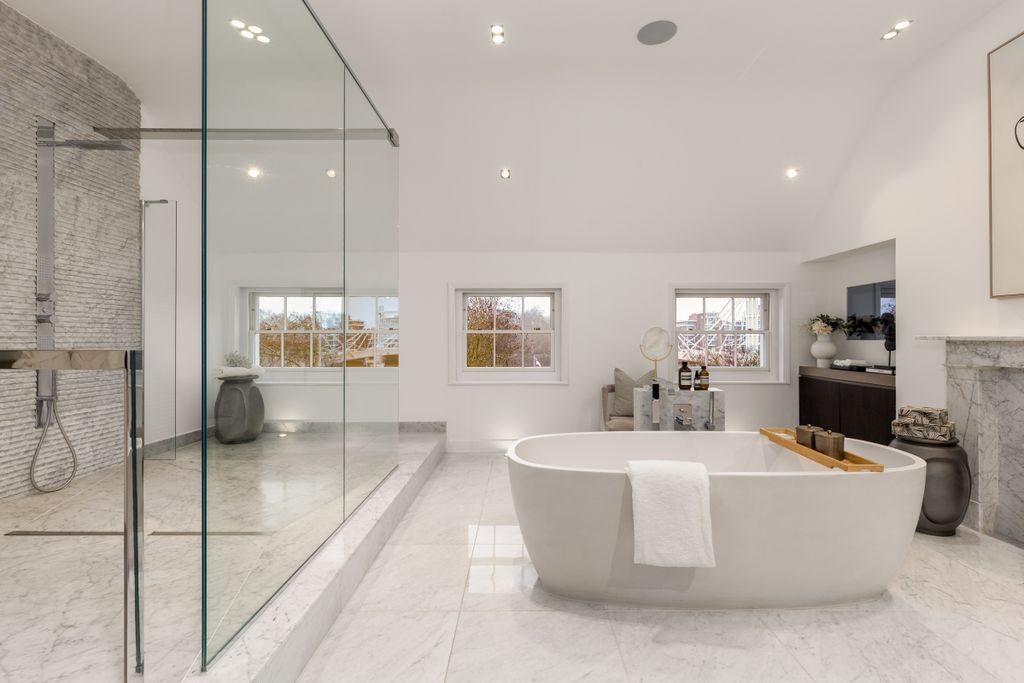 Additional image 5 of 8 bed mews to rentCheyne Walk, London SW3