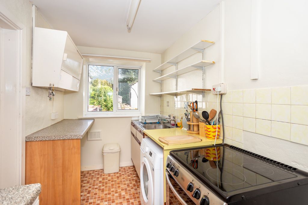 Property photo 3 of 26 Kitchen