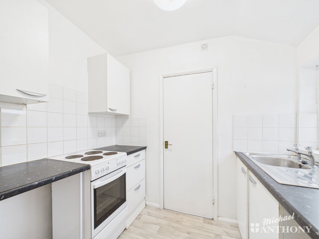 Property photo 3 of 8 Cam02773G0-Pr0372-Still006