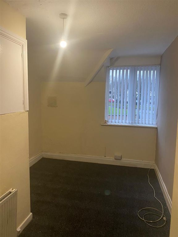 Property photo 3 of 6 Room 2