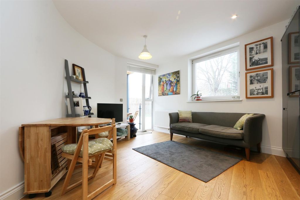 Property photo 2 of 8 Bonsor House Reception