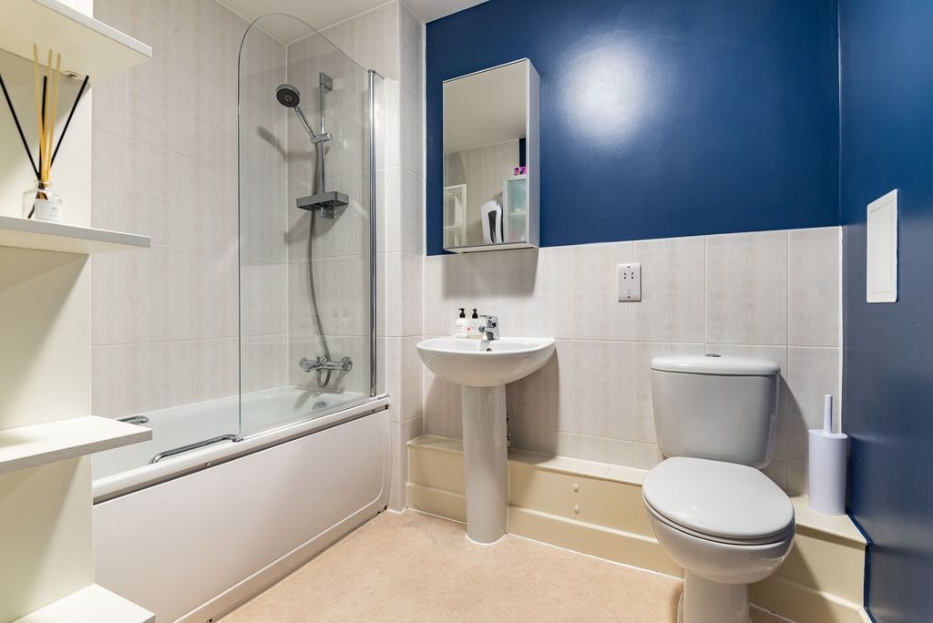 Property photo 3 of 15 Bathroom