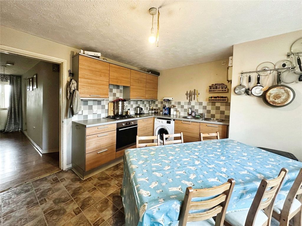 Property photo 2 of 12 Picture No. 11