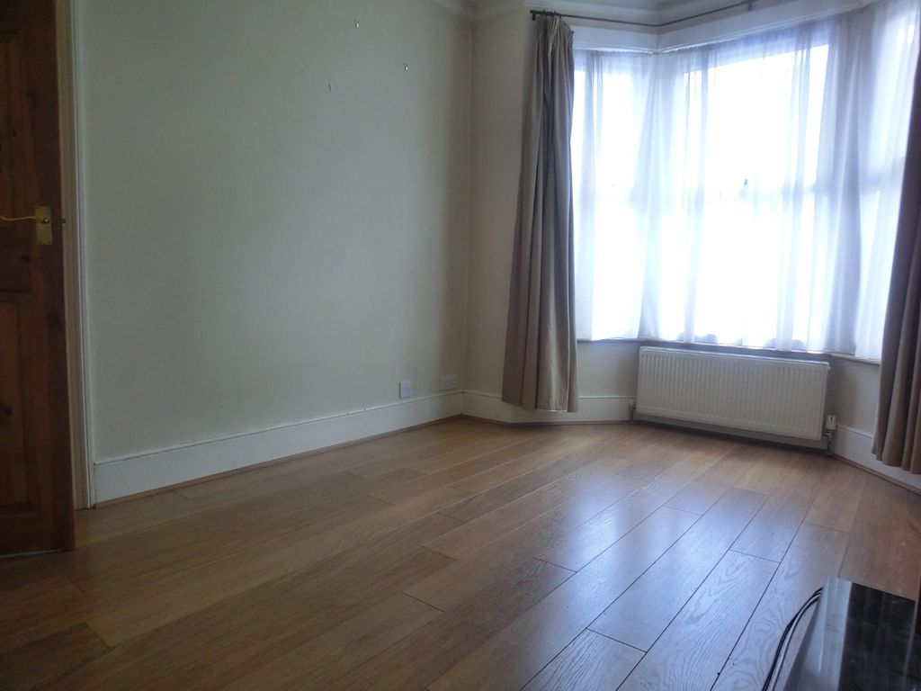 Property photo 2 of 11 4527771