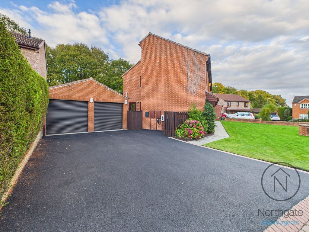 Property photo 2 of 27