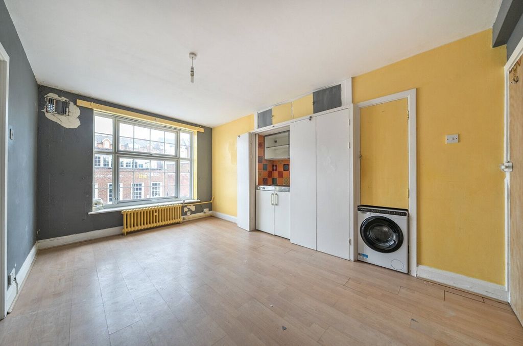 Property photo 2 of 10 Studio