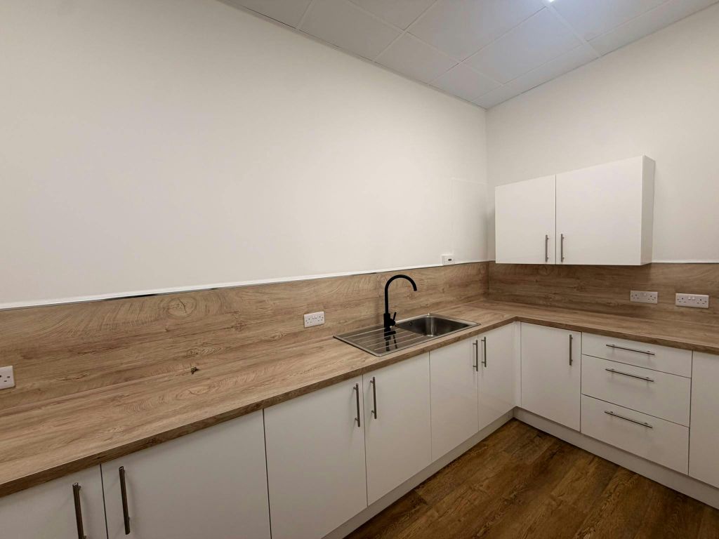Property photo 3 of 13 6E70A366-3c5d-4E39-Bd83-5674E3E3d29F.Jpg
