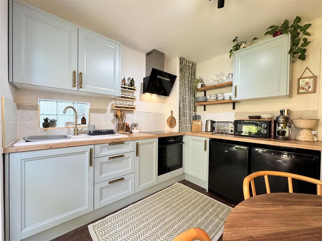 Property photo 2 of 27 Kitchen Diner