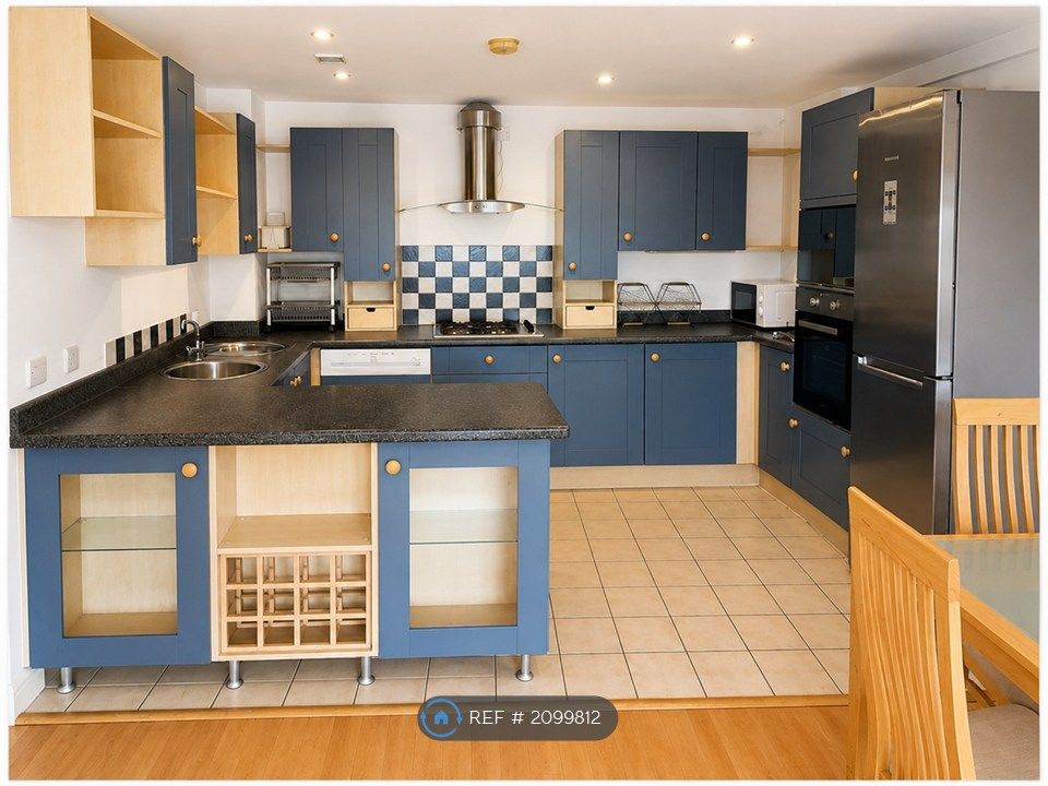 Property photo 3 of 8 Kitchen