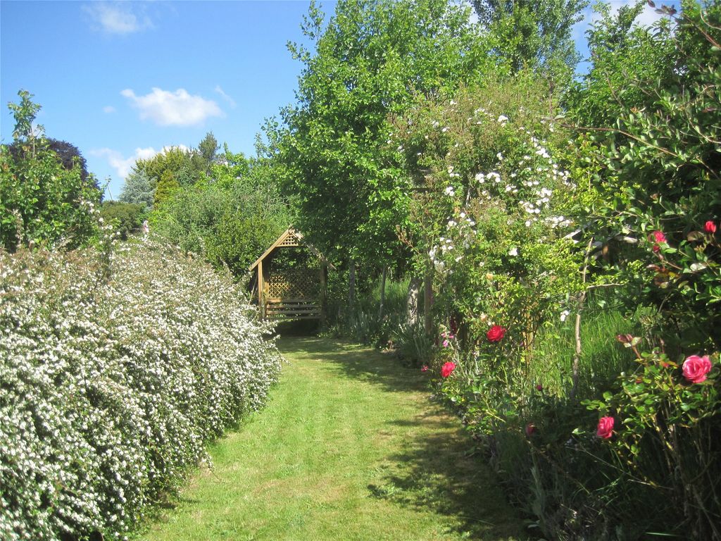 Property photo 3 of 18 Garden