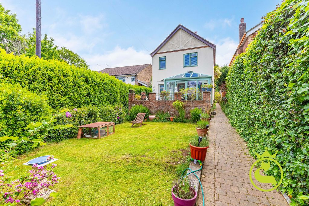 Property photo 1 of 32