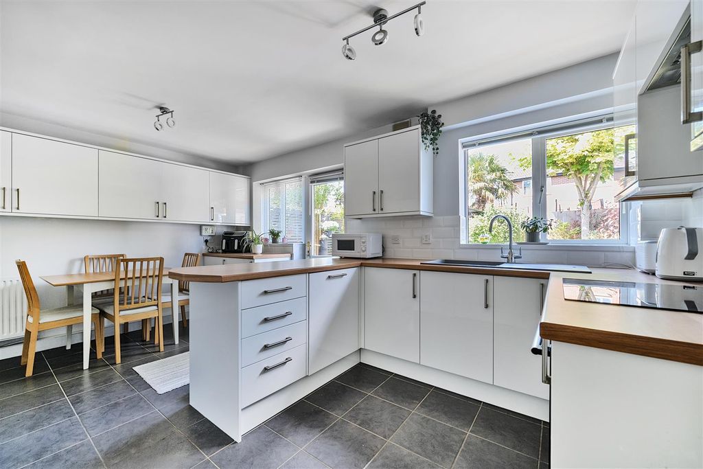 Property photo 2 of 20 15-681Defc11Ac07-1287785-Arw-15.Jpg