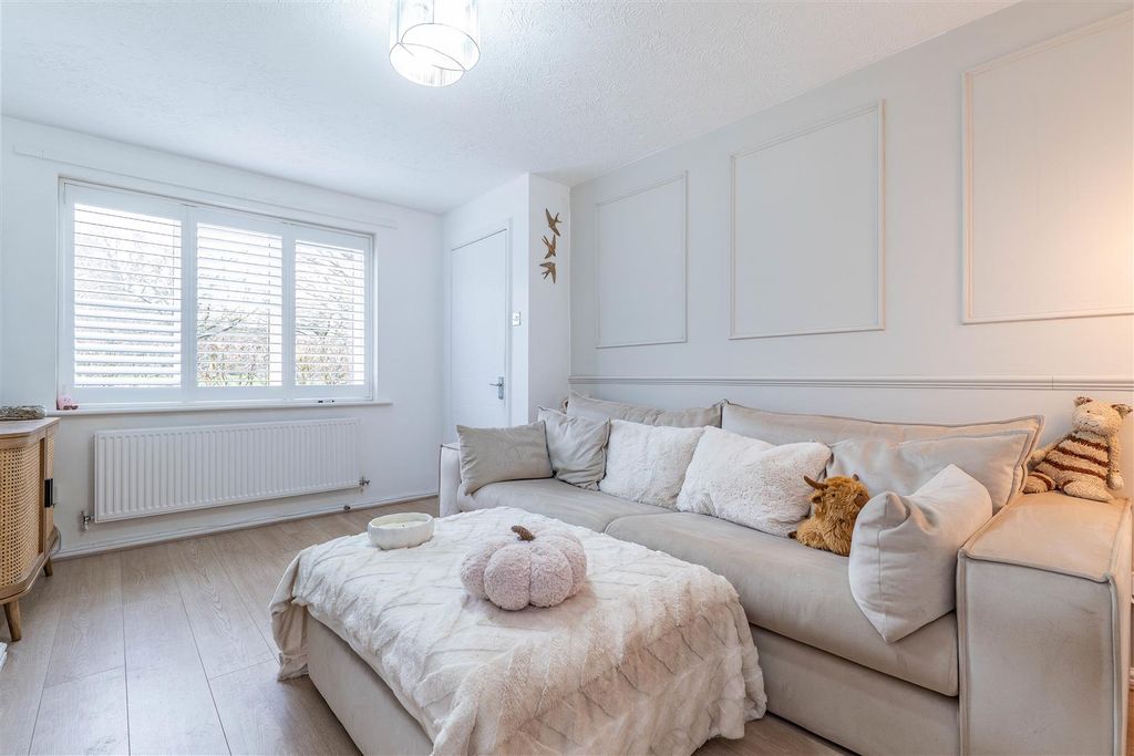 Property photo 2 of 23 Lounge