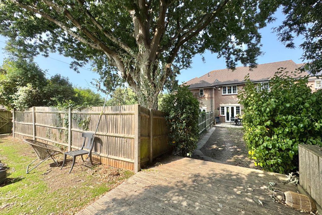 Property photo 2 of 14 Rear Gardens