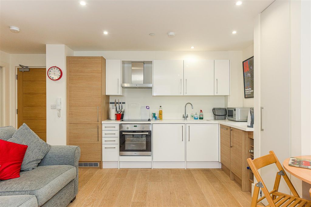 Property photo 2 of 6