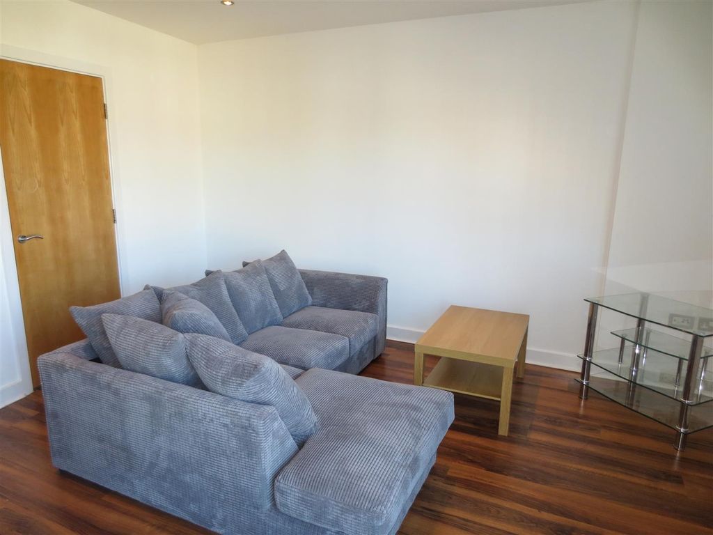 Property photo 2 of 8 Lounge